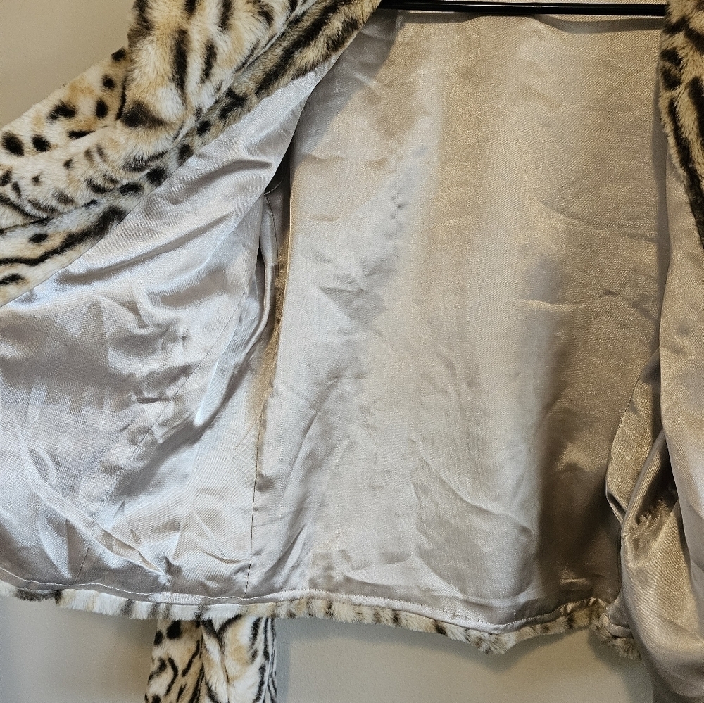 Cheetah open front cardigan coat size med. - Picture 7 of 16